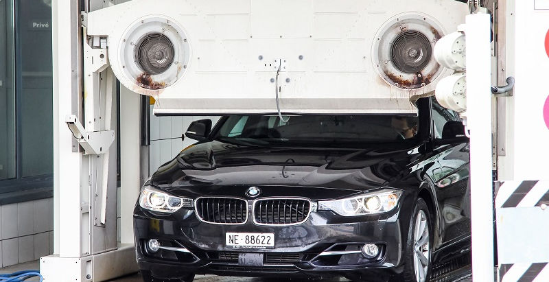 Getting BMW Service from Local Mechanic vs Authorised Service Centre