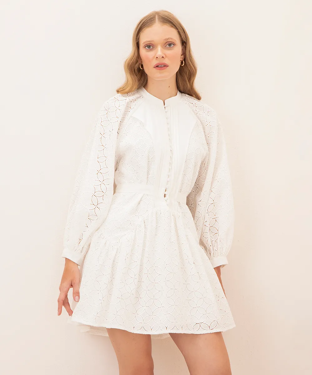 vestido curto de renda