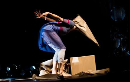 Ô NA BOCA surpreende espectadores com um show de criatividade, sensibilidade e imaginação