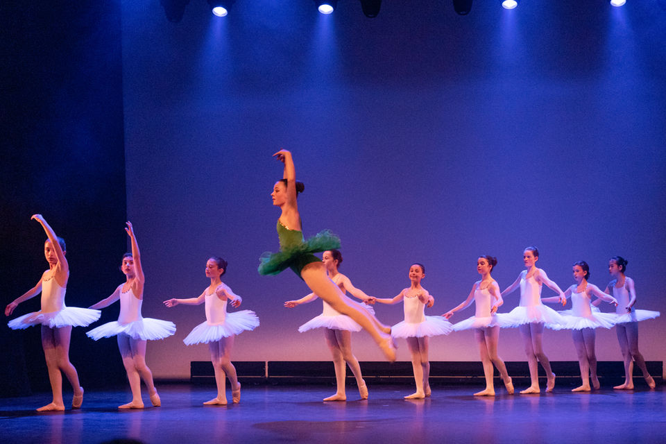 2022- Etudes - Small leaps 8.jpg