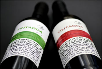 wine label design by Joana Avô