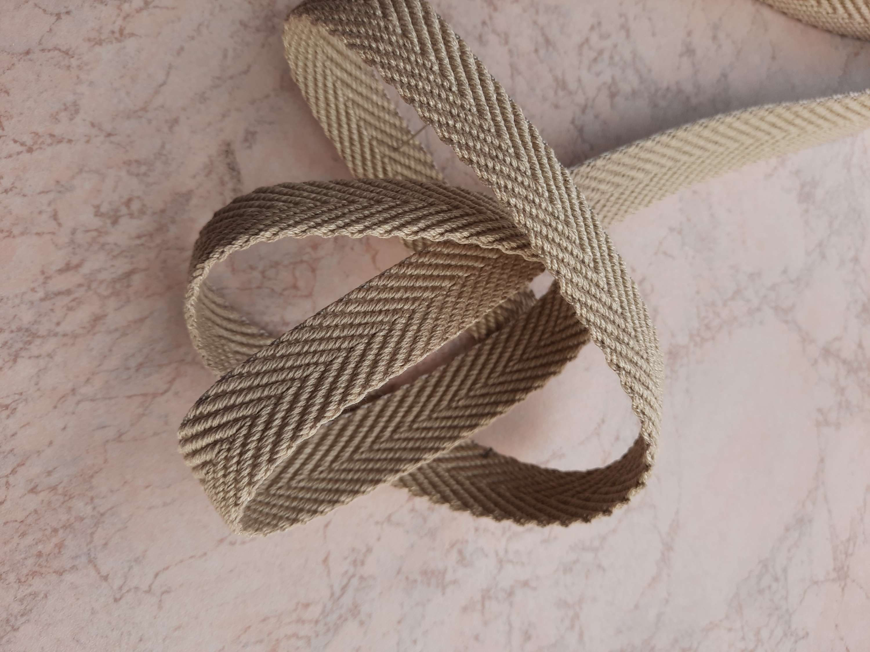 D94/20 mm col 39 beige metri 50 - nastro rigido spina di pesce