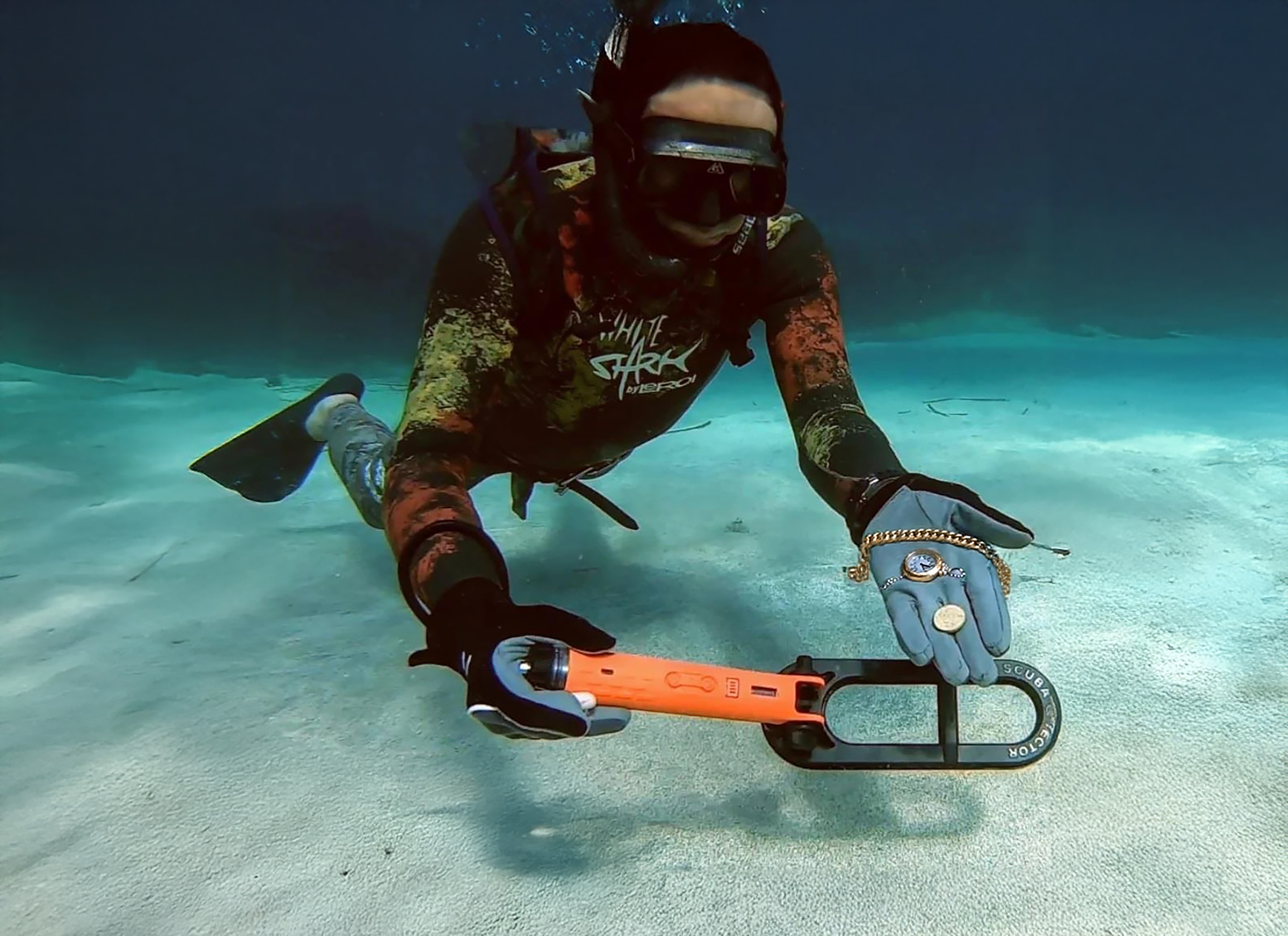Discover the Hidden Riches of the Sea with SCUBA TECTOR PRO