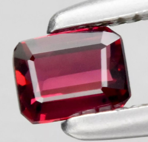 1.85 cts RUBIS ROUGE. NON CHAUFFE Winza, Tanzanie, Afrique. Avec Certificat 1.85 cts RUBIS ROUGE. NON CHAUFFE Winza, Tanzanie, Afrique. Avec Certificat