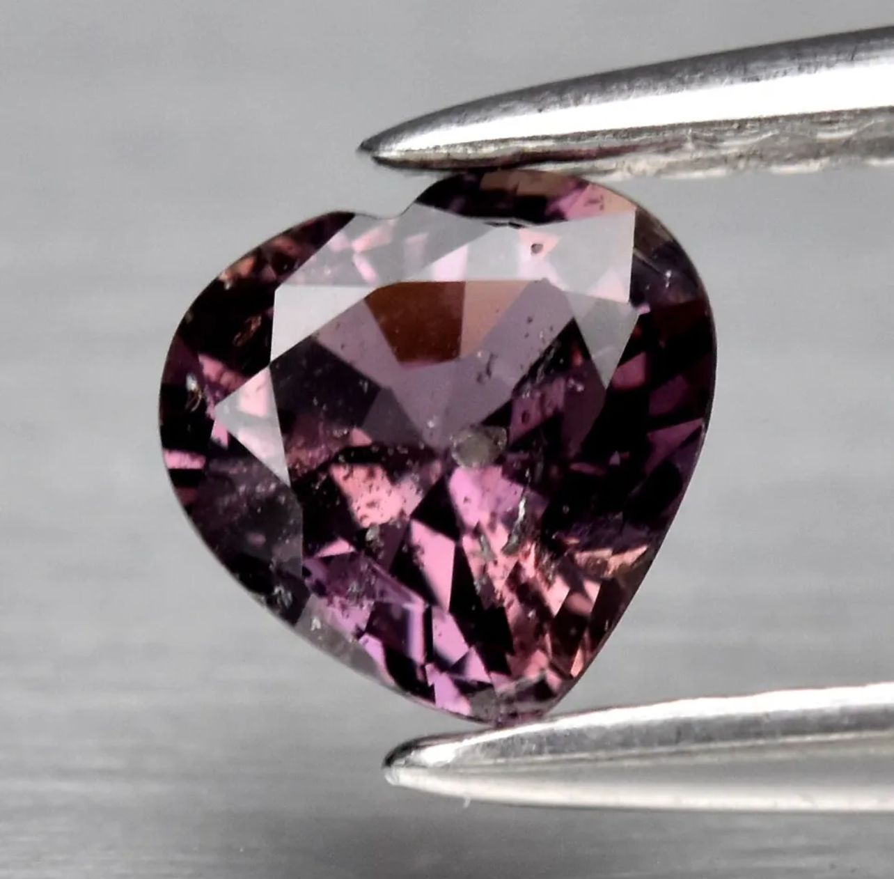 Saphir de Madagascar 0.49 carat taille cœur