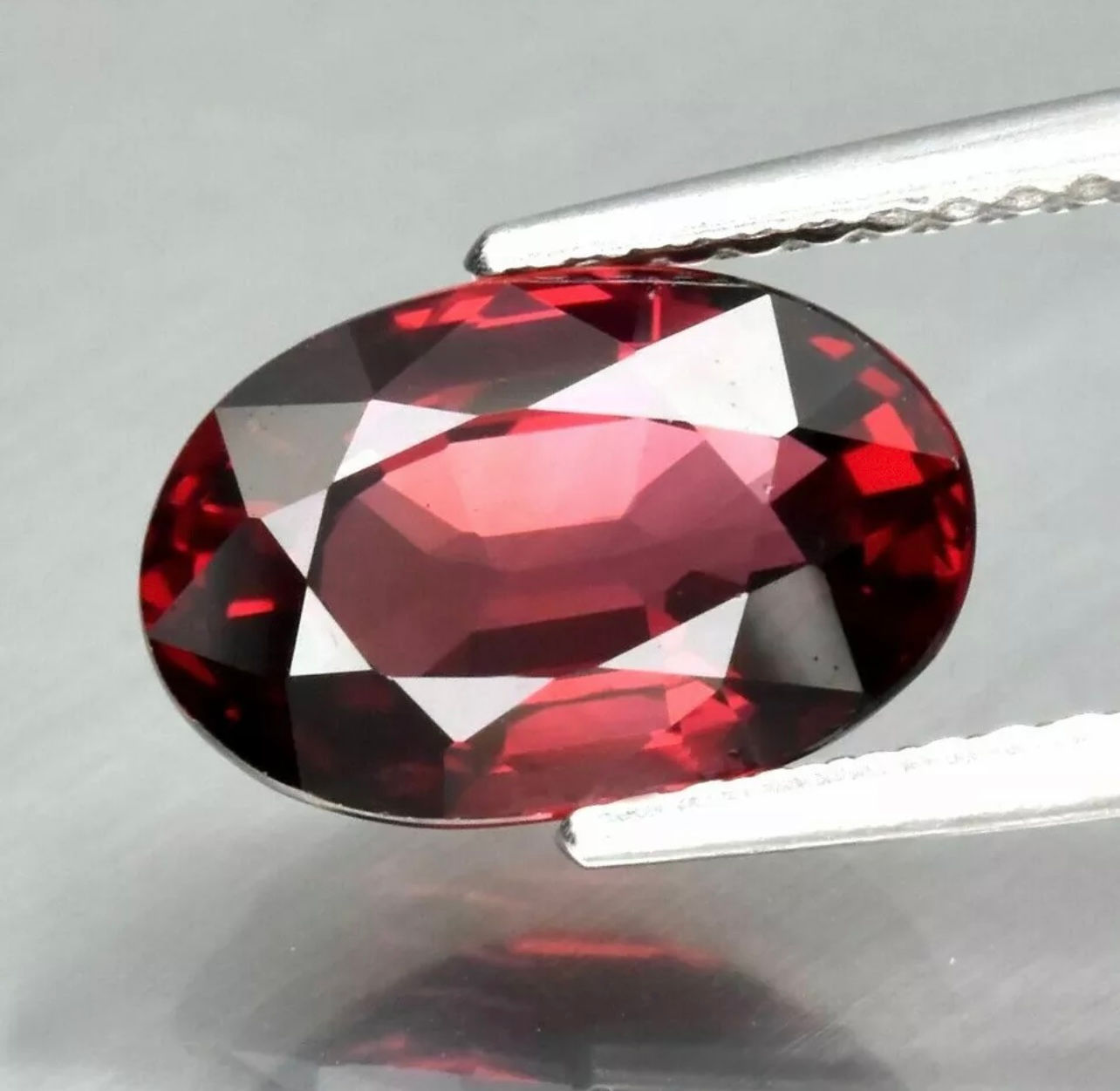 Rhodolite de Madagascar VVS  3.28 carats
