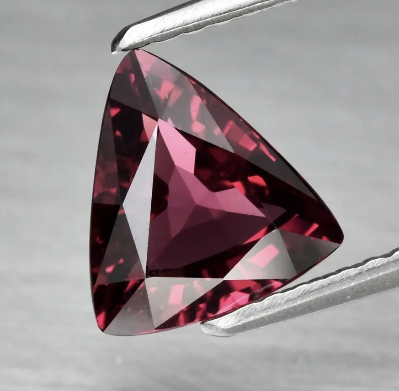 Ravissant Rhodolite de Madagascar VS 1.52 carat