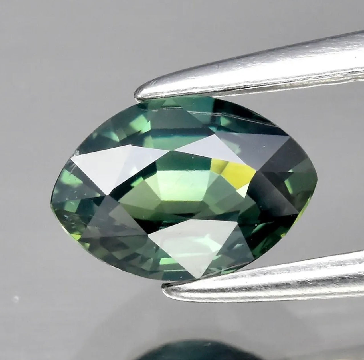 Charmant Saphir de Madagascar VS 0.74 carat