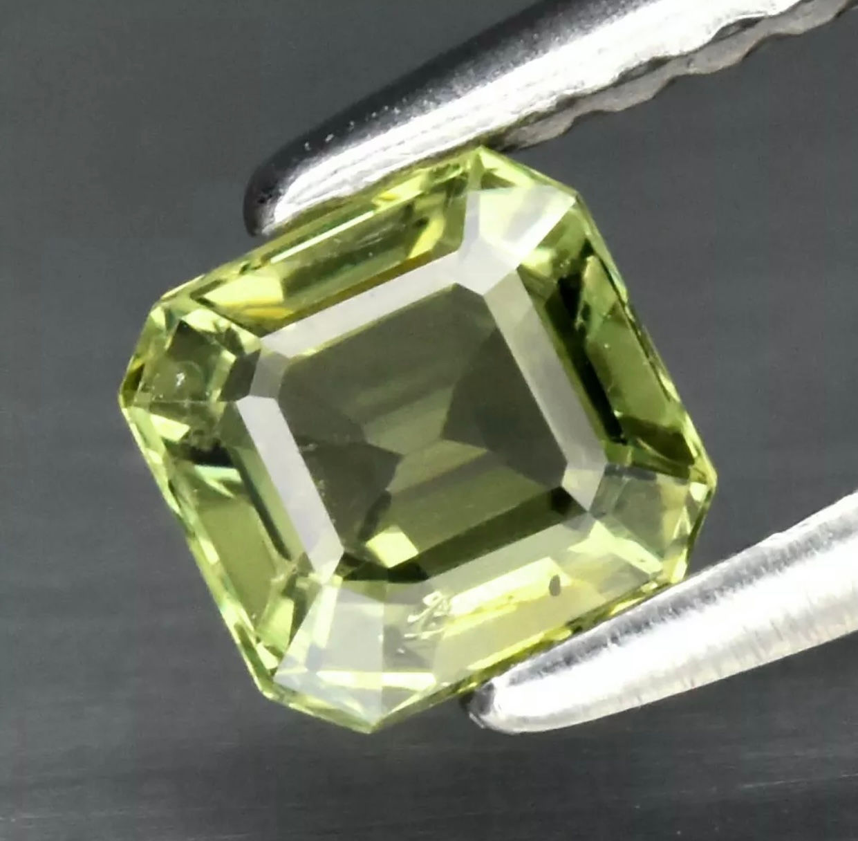 Saphir d'Australie octogone VS 0.54 carat