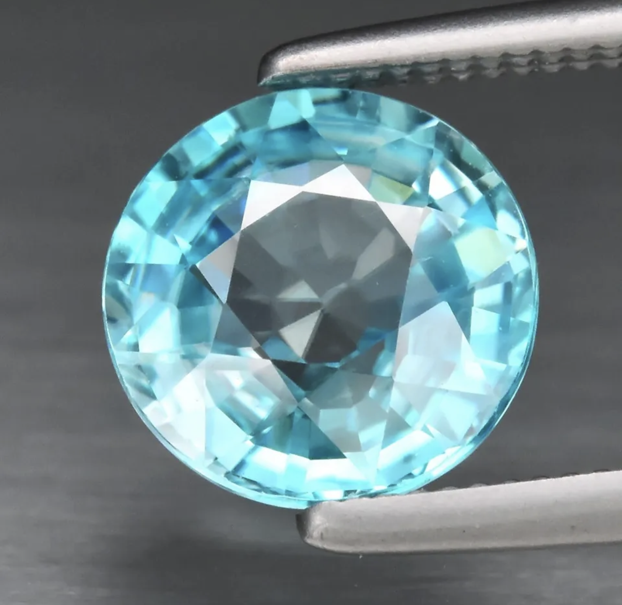 Ravissant Zircon du Cambodge VS 2 carats
