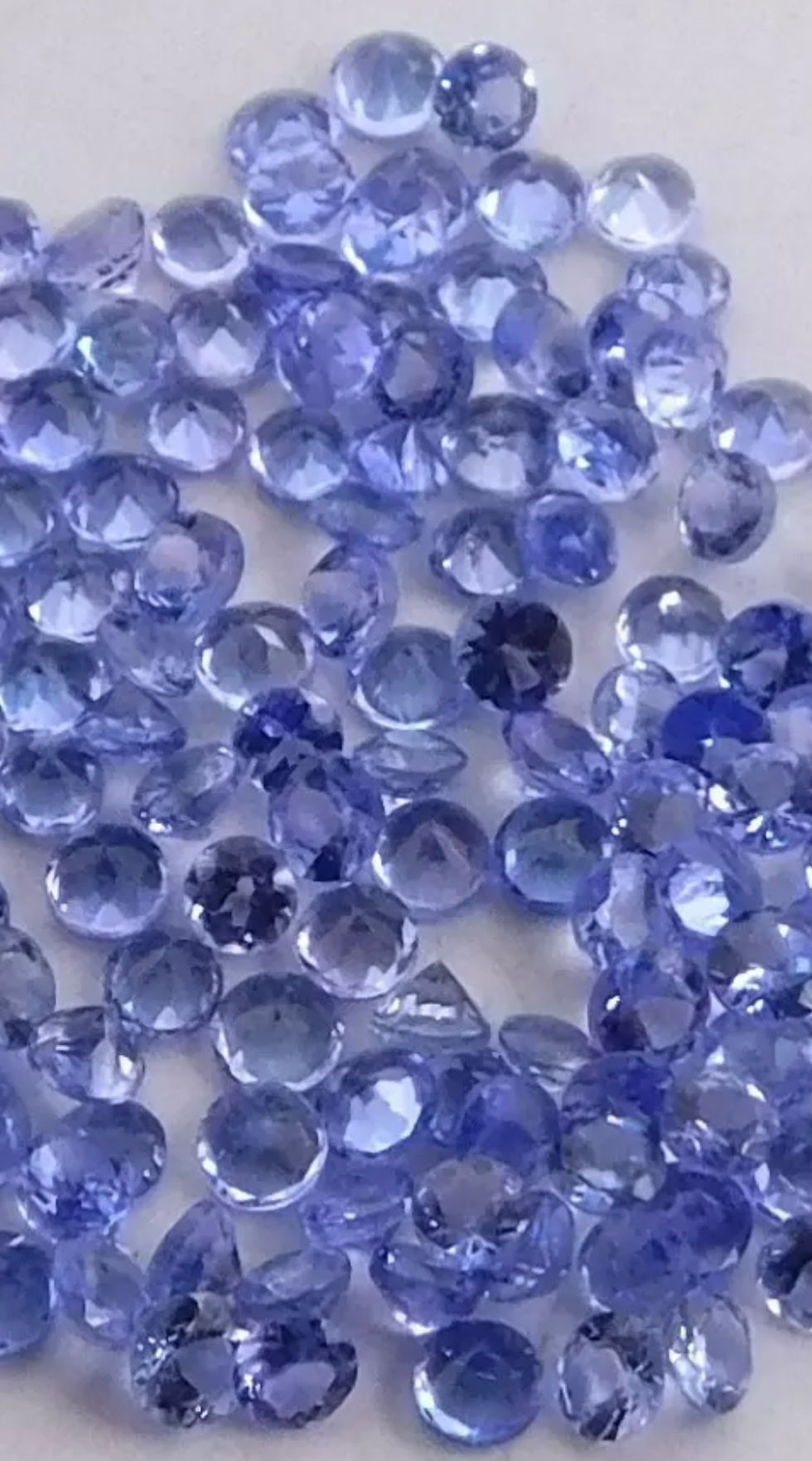 Lot de 12 Tanzanites naturelles de Tanzanie 2.5 mm