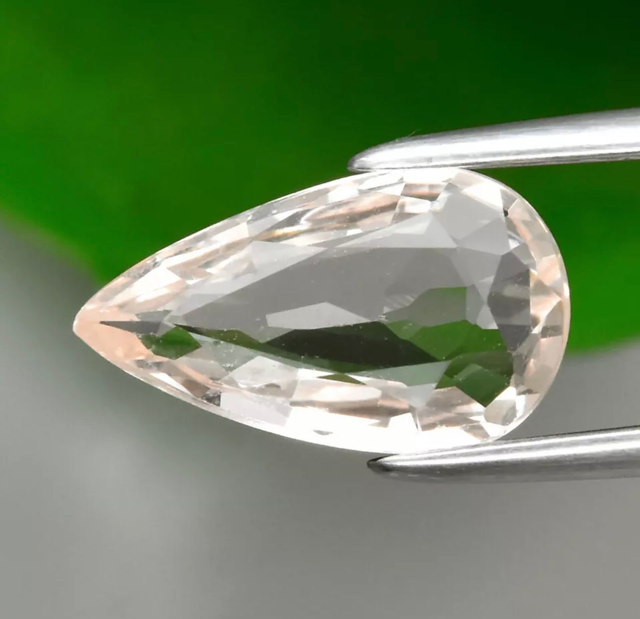 Morganite de Madagascar VVS 1.04 carat