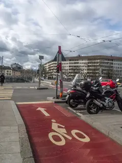 Швейцария меняет цвет своих дорог