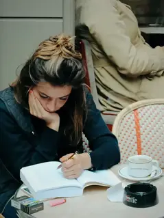 Неудовлетворенность собой: почему она становится навязчивой идеей и как с этим справиться