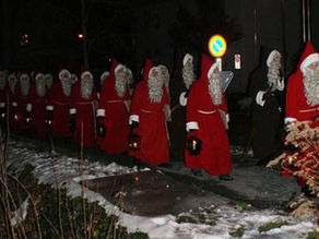 Рождественский парад Самихлаусов в Бад-Рагаце