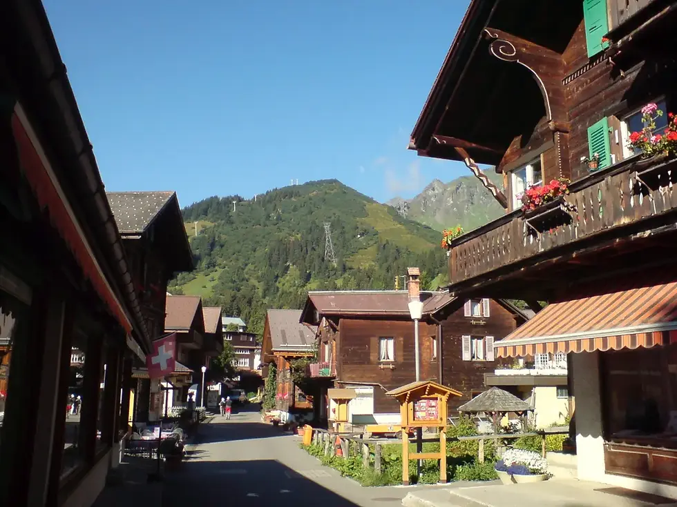 Мюррен – это более уединённая и драматичная версия Венгена.