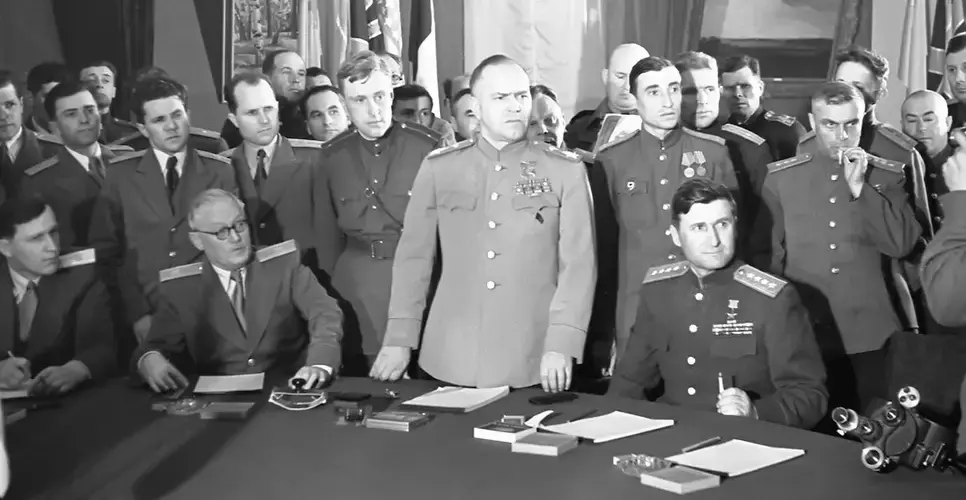 Подписание акта о безоговорочной капитуляции фашистской Германии