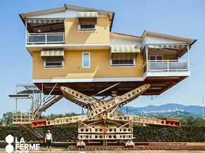 Фотовыставка «Материнские дома: архитектура без правил» в Ренане