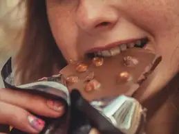 Почти тысяча человек во Фрибурге одновременно попробовали шоколад и установили мировой рекорд. Сладкий праздник прошёл в честь 125-летия Villars.