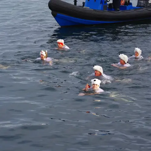 Традиционный рождественский заплыв Christmas Swim Luzern в Люцерне