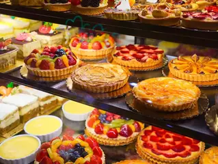 Летние десерты франкоязычной Швейцарии: вкус солнца, ягод и альпийских сливок