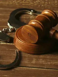 Криминальные новости недели: кража во время чаепития и контрабанда чёрной икры