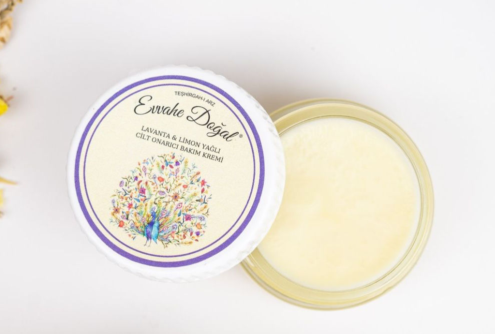 Regenerierende Hautcreme mit Lavendel -und Zitronenöl