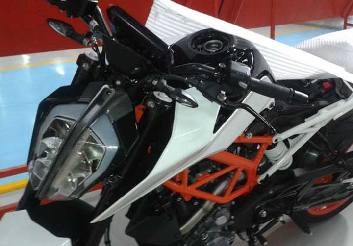 ktm-duke-390-spy-shots-1-11-1465619704.j