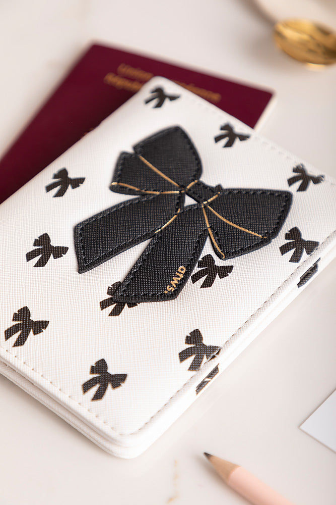 Thumbnail: Black bow design passport holder set Portugal