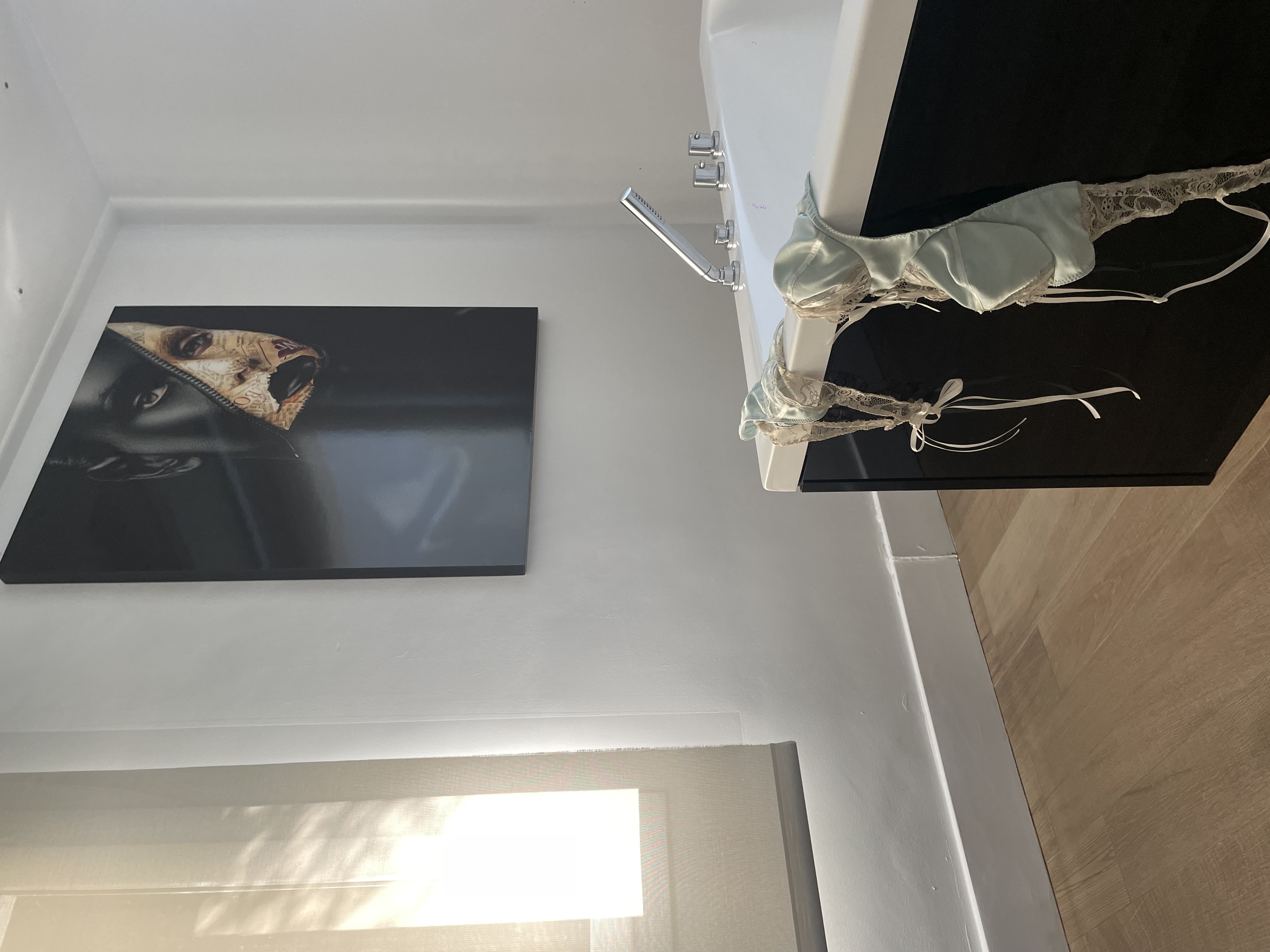 A made-to-measure piece resting in the villa