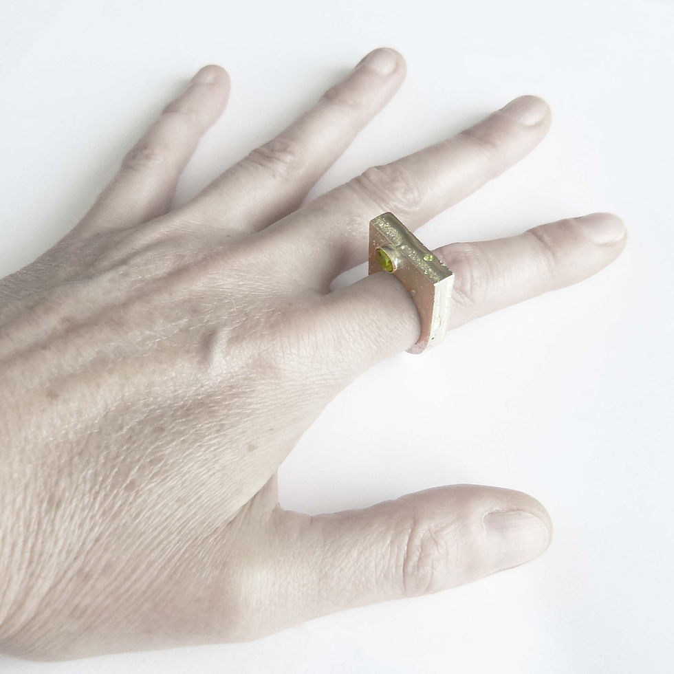 Miniature : Bague "plate" en Argent,  Péridots