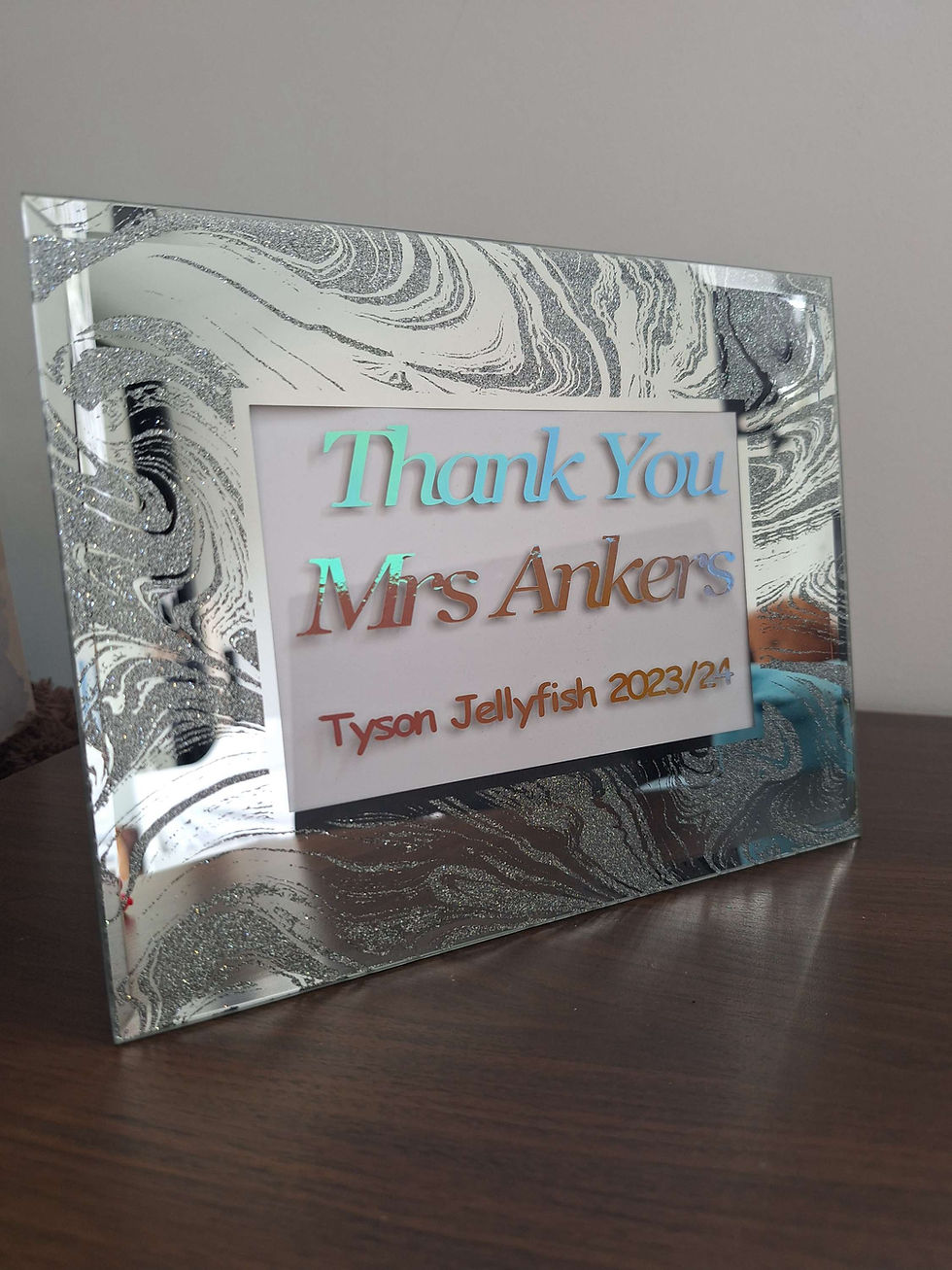 Miniatura: A sparkly glass frame with personalised vinyl frase "Thank you Mrs Ankers"