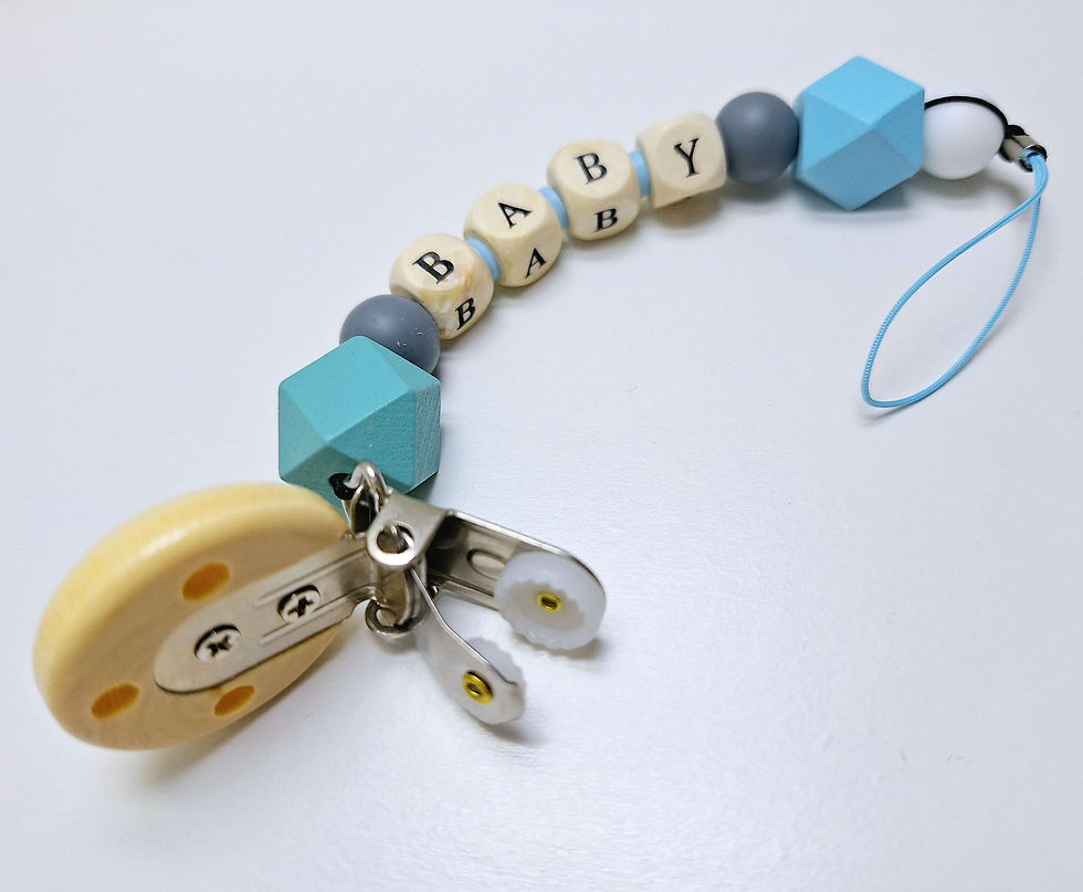 Indexkép: Personalised Blue and wooden baby dummy with clip opened