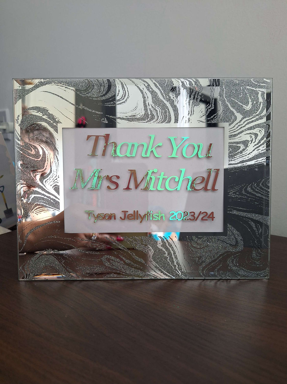 Miniatura: A sparkly glass frame with personalised vinyl frase "Thank you Mrs Mitchell- Jellyfish class 2023/2024"