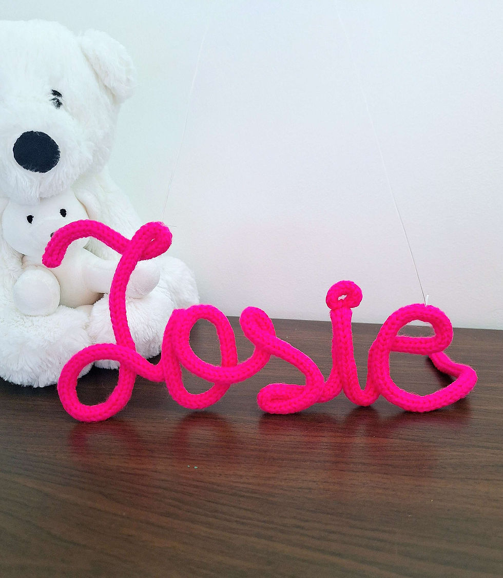 Indexkép: Fucshia knitted wired name for shelf decor