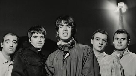 Oasis anuncia edição de 30 anos de “(What’s The Story) Morning Glory?” com versões acústicas inéditas