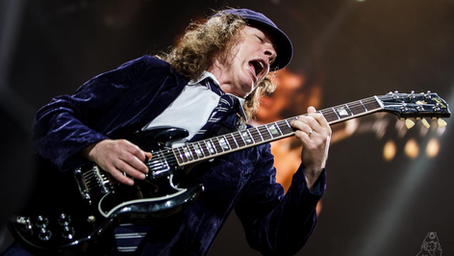 AC/DC vem ao Brasil em 2024, afirma jornalista