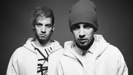 Twenty One Pilots tem peça de bateria furtada por fã após show em Manchester