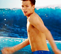 louis-tomlinson-one-direction-shimmy-surfing-kiss-you-music-video.gif