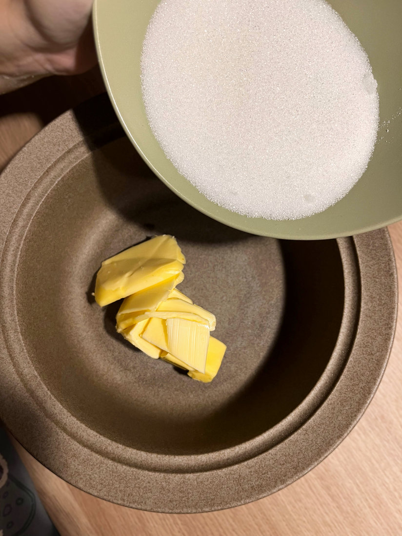 burro e zucchero per preparare la crostata