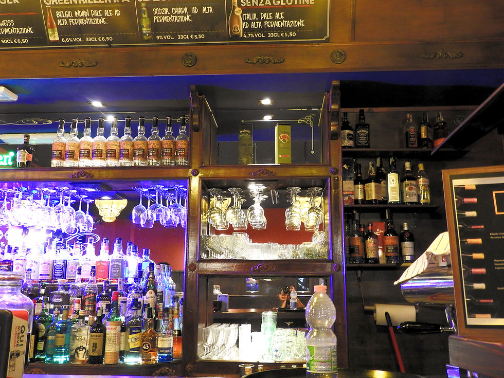 Retro banco del Boogie Club Roma, pub con cocktail bar e musica dal vivo a Roma.