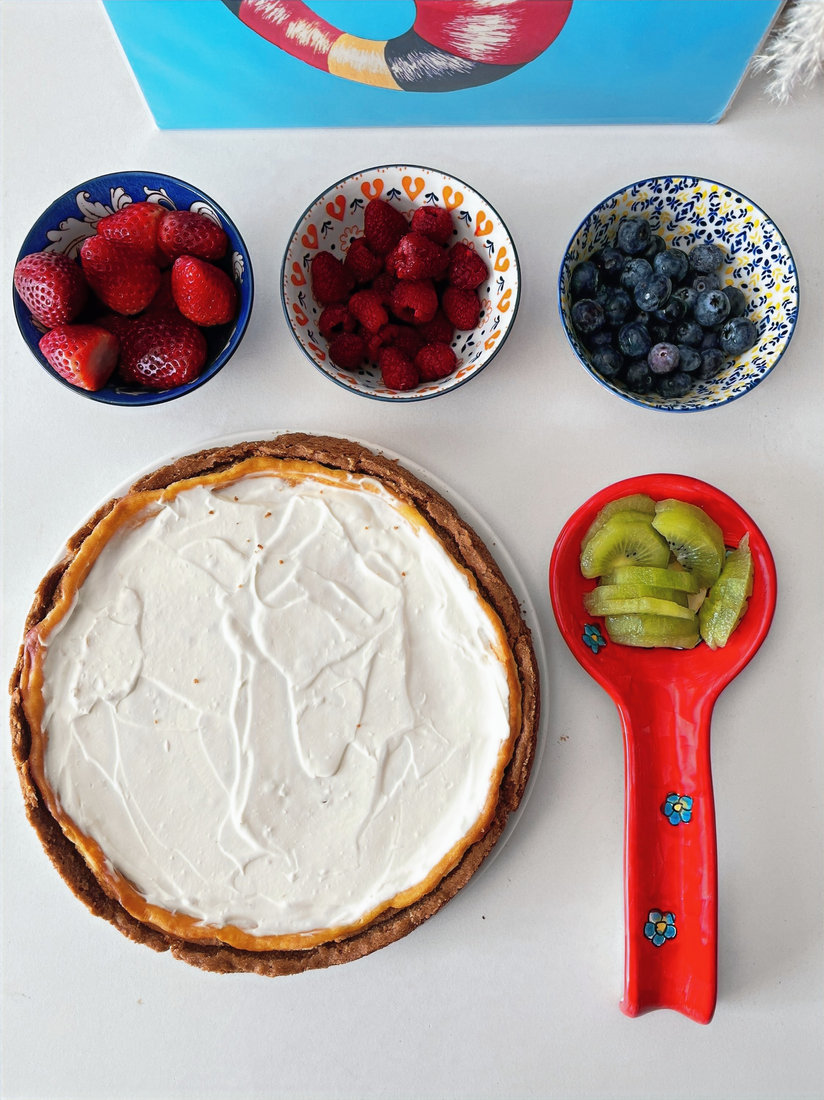 Tutti gli ingredienti per decorare la ricetta new york cheesecake