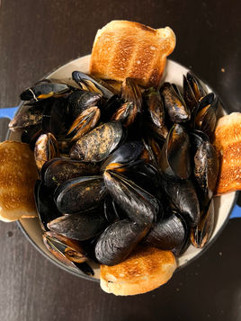 Impepata di cozze alla marinara, antipasto di pesce, album tutta vita di Olly 