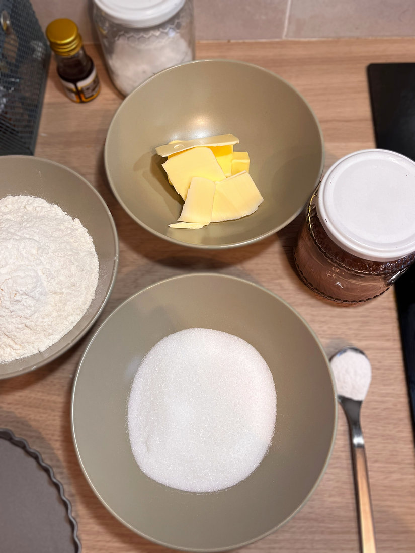 ingredient crostata di natale alla marmellata