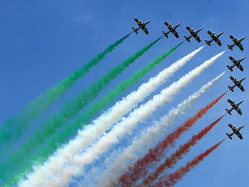 See the Italian Frecce jets perform an air show in Imperia