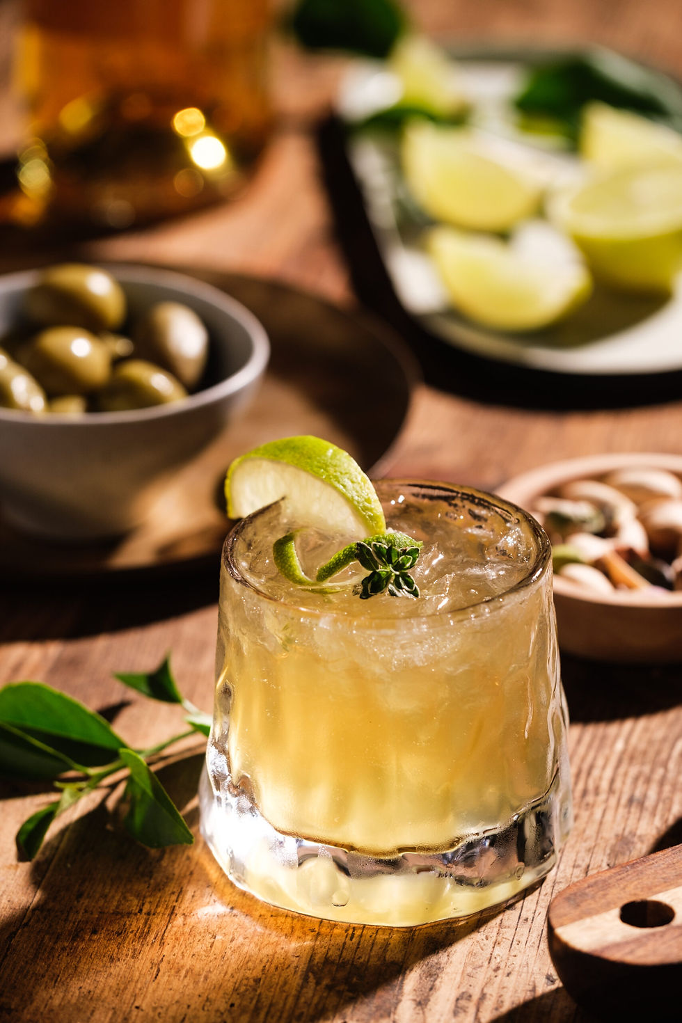 Cocktail Monba Sour à base de vin AOP Monbazillac, de gin et de citron vert.