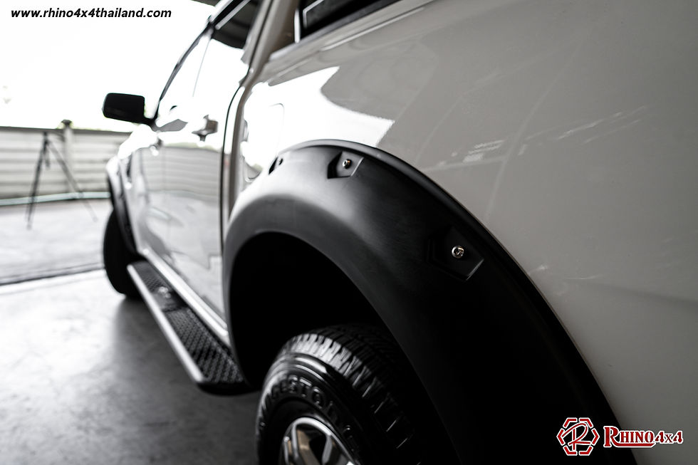 ภาพขนาดย่อ: คิ้วล้อ FORD 2022 (Next Gen) แบบหมุด สีดำด้าน