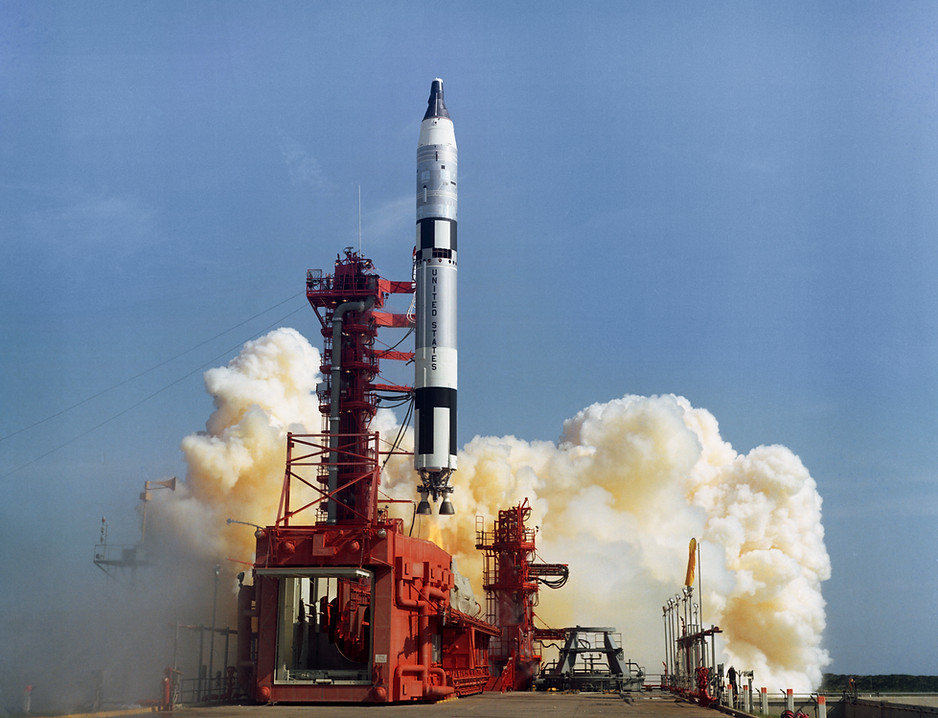 S65-46438 GEMINI 5 Launch.jpg