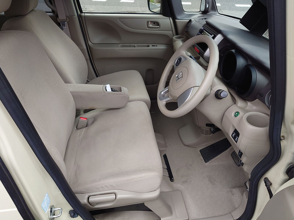 徳島県三好郡エムネット・N-BOXの運転席周り。