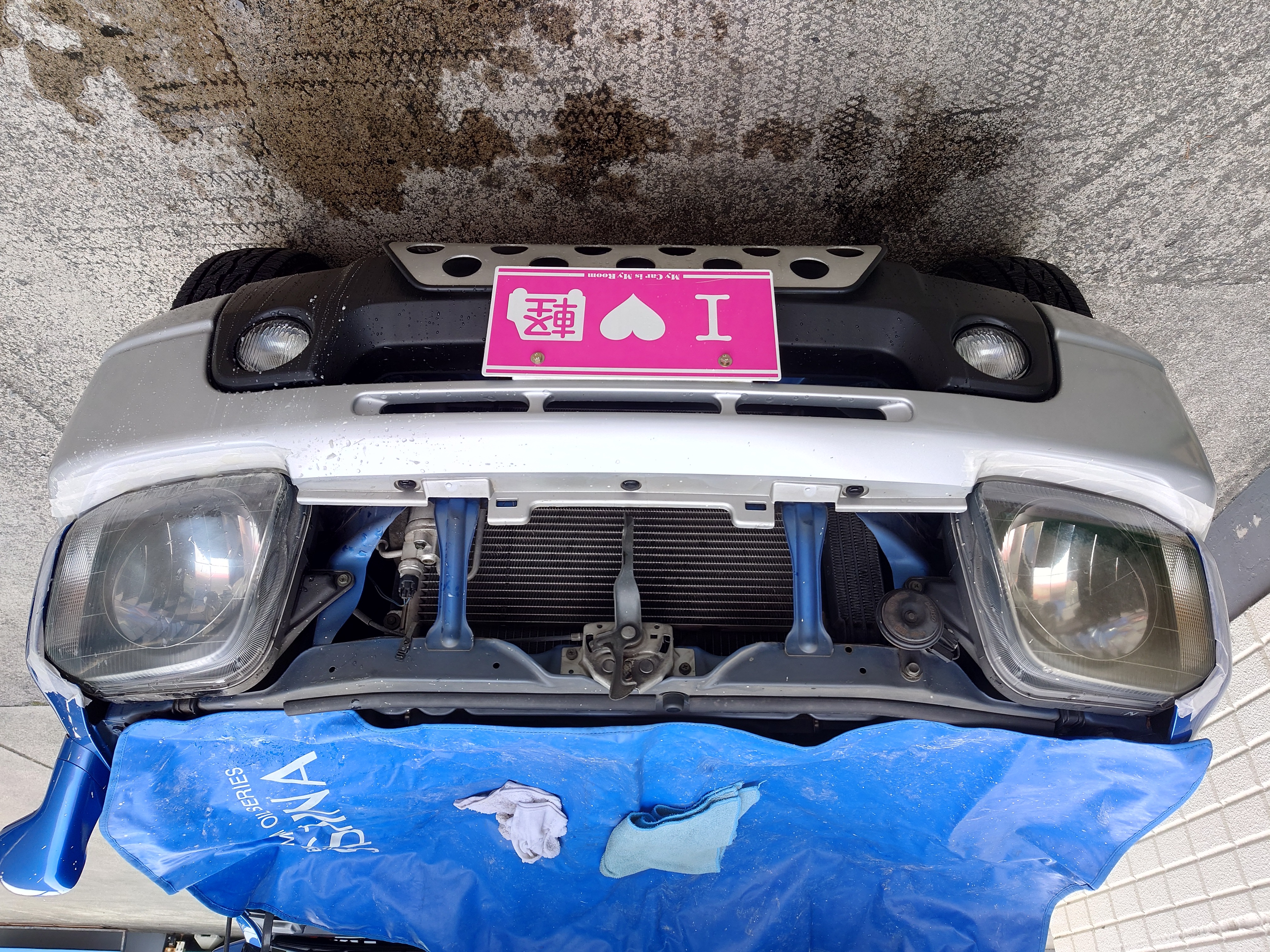 ジムニーJB23Wのヘッドライトクリーニングを施工しました。